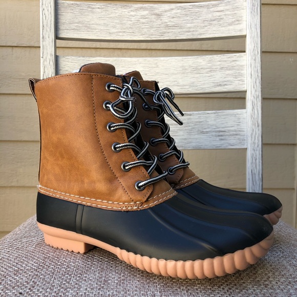 NIB sz 7 Upton Duck Toe Boot - Picture 4 of 13
